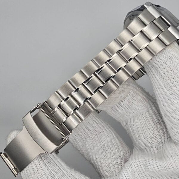 Edifice Date-Just Men's Watch – White Dial Quartz Wristwatch with Date Display