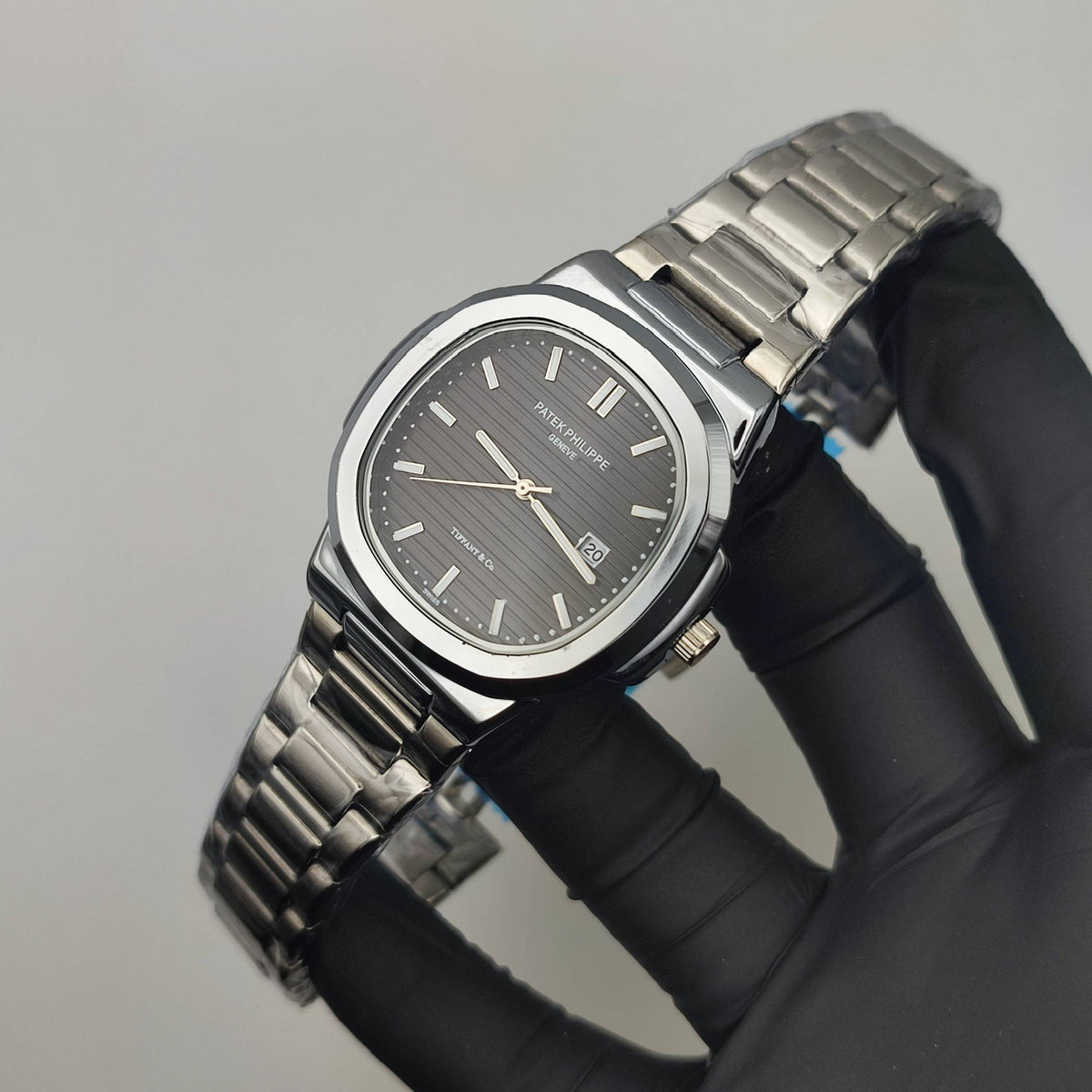 P-P Nautilus Premium Silver Dial Quartz Watch for Men – Date Function