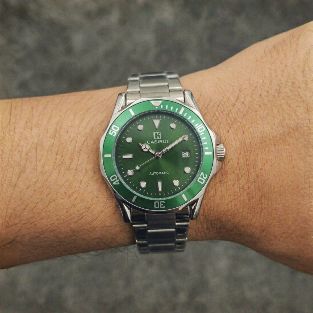 Diver-Style Automatic Watch – Green Dial, Silver Case, Rotating Green Bezel